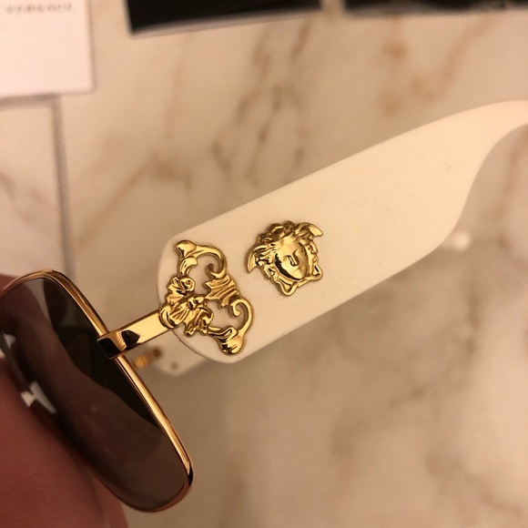 🔥NEW SHOW STOPPER VERSACE SUNGLASSES 🔥 - Picture 14 of 15
